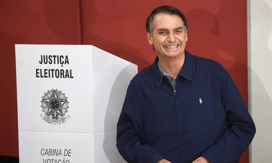 Brasil: el derechista Bolsonaro arrasa en las elecciones y los mercados celebran