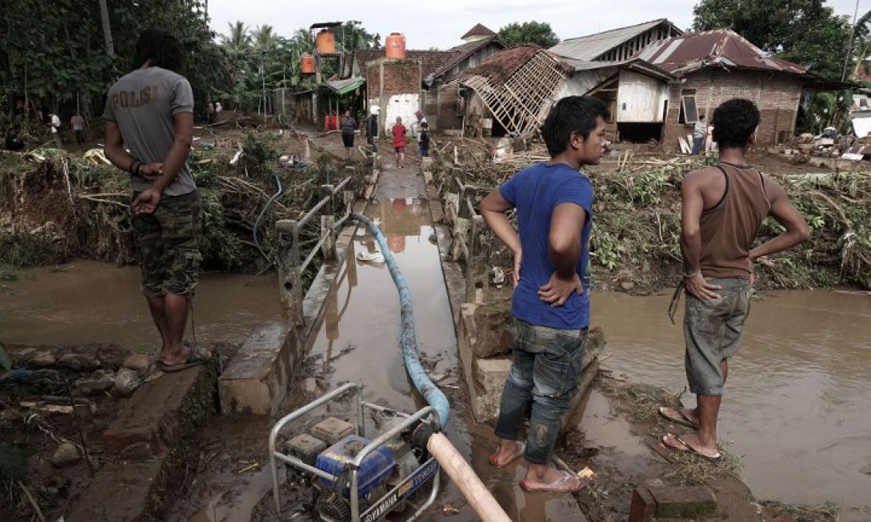 Temporal de lluvia deja al menos 68 muertos en Indonesia