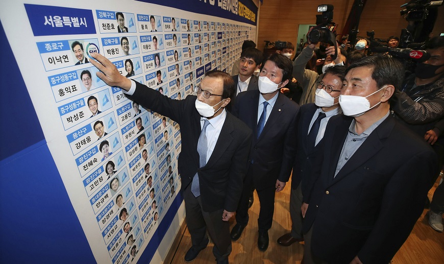 Corea del Sur va a las urnas a pesar del COVID-19