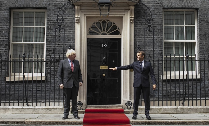 Macron y Johnson se reúnen en Londres tras el fin del confinamiento total en Europa