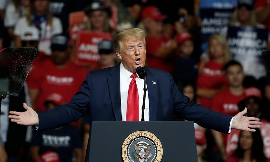 Trump retoma la campaña con asientos vacíos