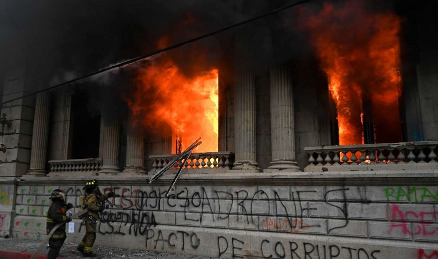 El Congreso de Guatemala, en llamas tras la aprobación del nuevo presupuesto
