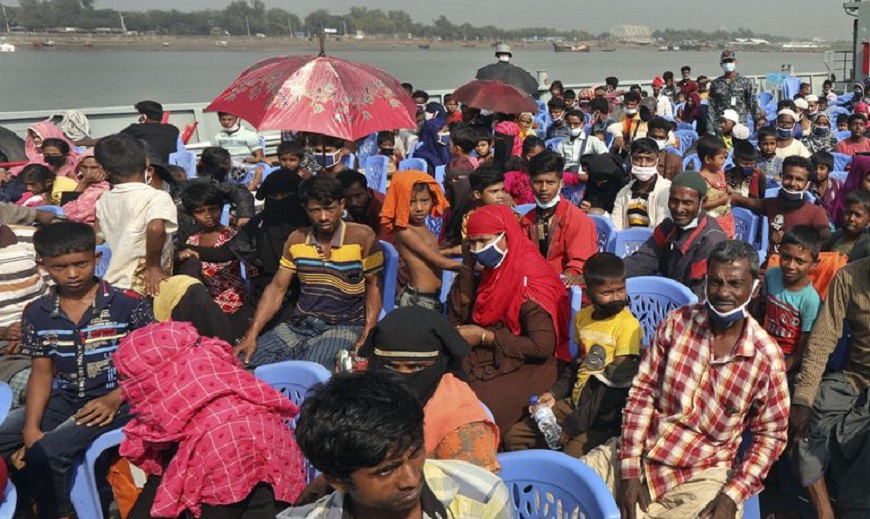 Bangladesh: el Gobierno traslada a cientos de rohingyas a una isla remota