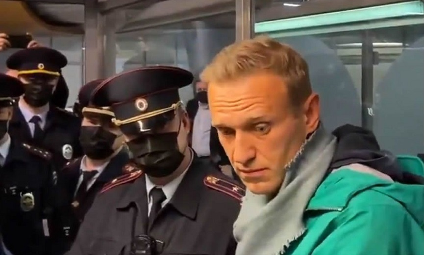 Rusia: el opositor Navalny regresó y fue detenido