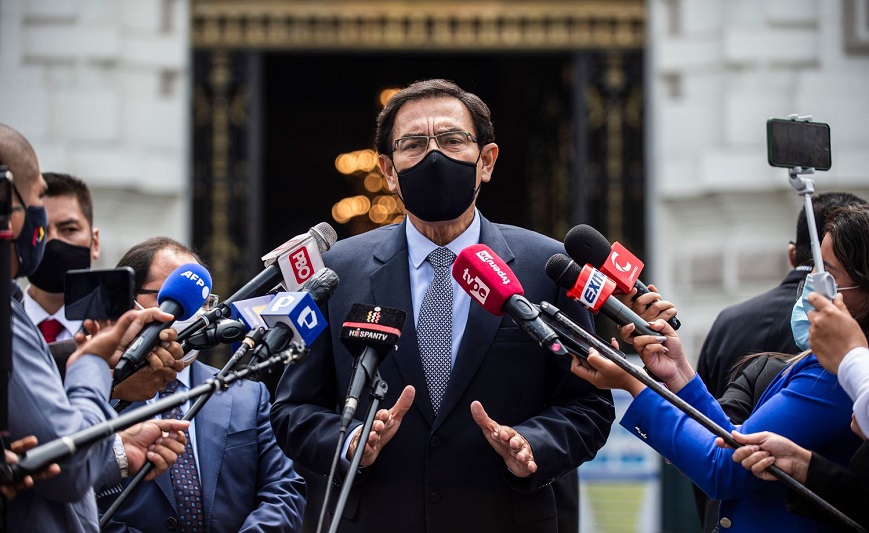 Controversia en Perú por la vacunación de ministros y altos funcionarios