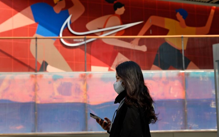 China sanciona a individuos británicos y dos marcas de indumentaria en la disputa por los abusos en Xinjiang