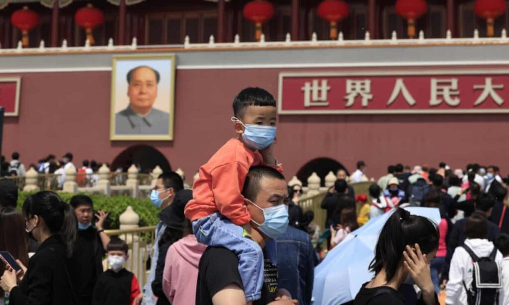 China cambia su política de natalidad y permite que las parejas casadas tengan tres hijos