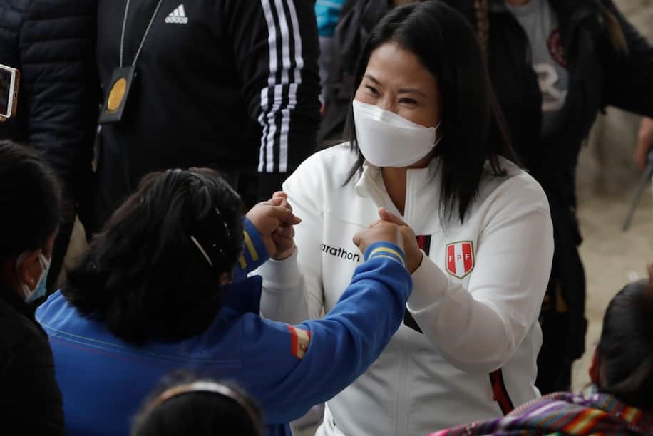 Fujimori y Castillo se disputan la presidencia de Perú voto a voto