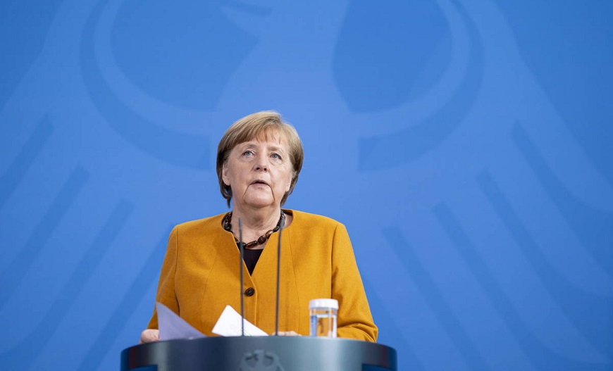 Merkel: “Vivimos a costa de futuras generaciones, es la dura verdad”