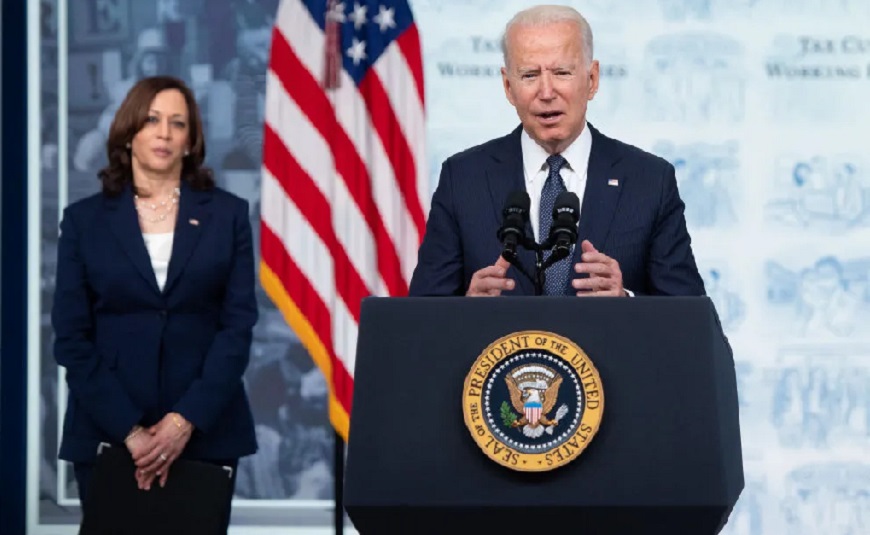 Biden liberó petróleo para bajar el precio