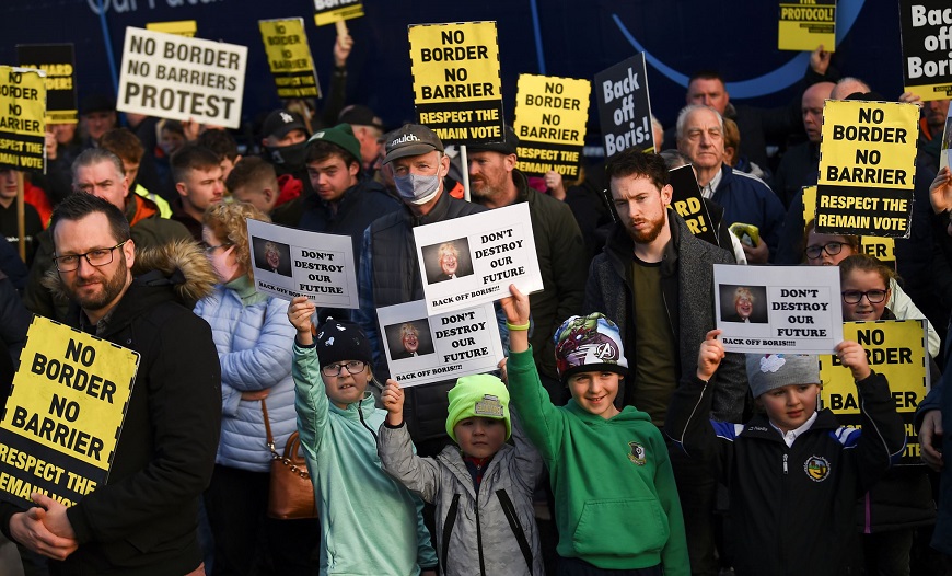 Los unionistas de Irlanda del Norte ponen en jaque la tregua entre Londres y la UE