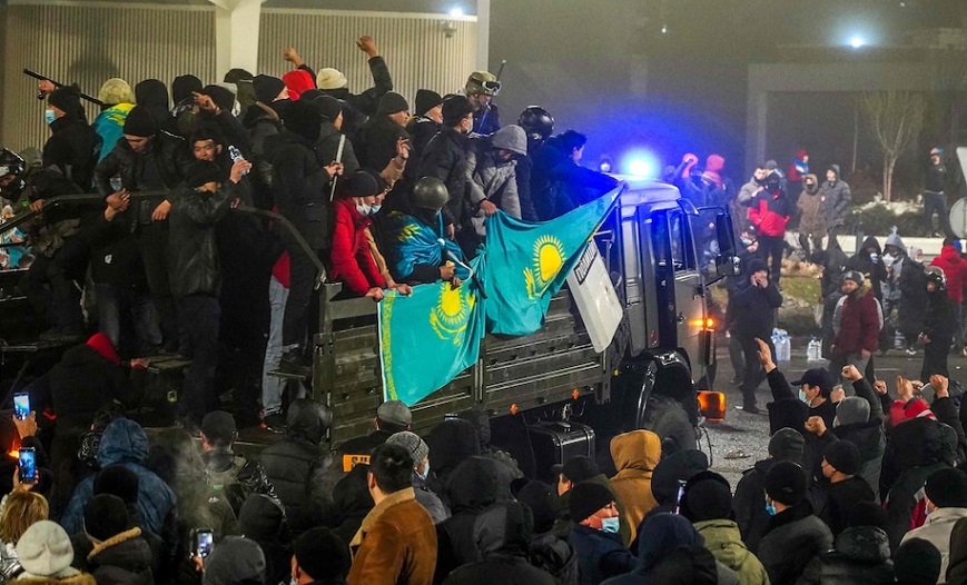 Decenas de víctimas fatales en medio de las protestas en Kazajistán
