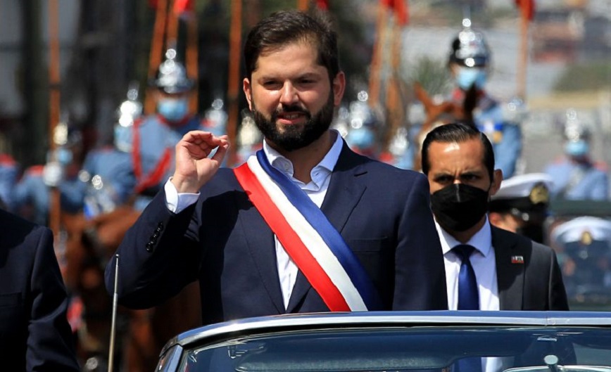 El Gobierno de Boric presenta su proyecto de bandera, la reforma tributaria