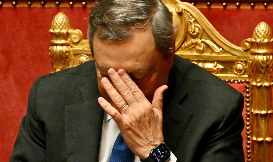 Italia vuelve a sumirse en una crisis política