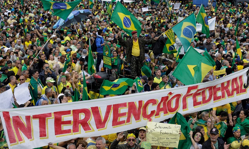 Seguidores de Bolsonaro piden una intervención militar contra Lula