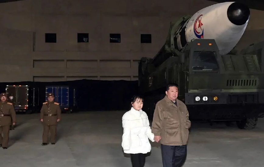 Kim Jong-un amenaza al sur con un poderío militar «abrumador»