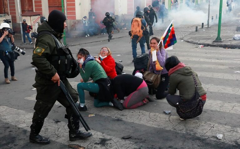 Bolivia da la baja a 216 policías tras el golpe a Evo en 2019