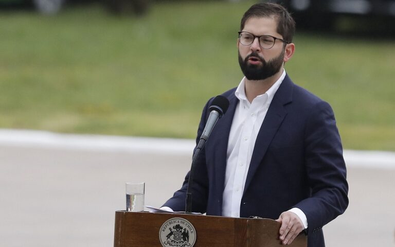 Boric quiere que Chile sea el principal productor de litio
