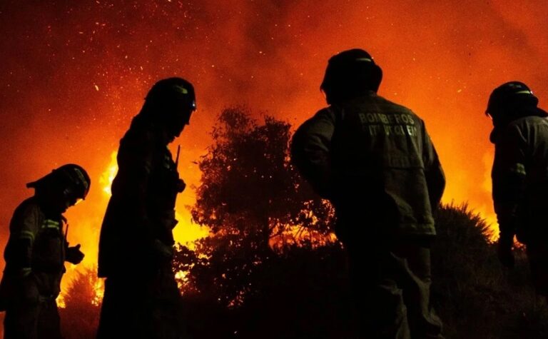 Chile: 77 focos de incendio siguen fuera de control