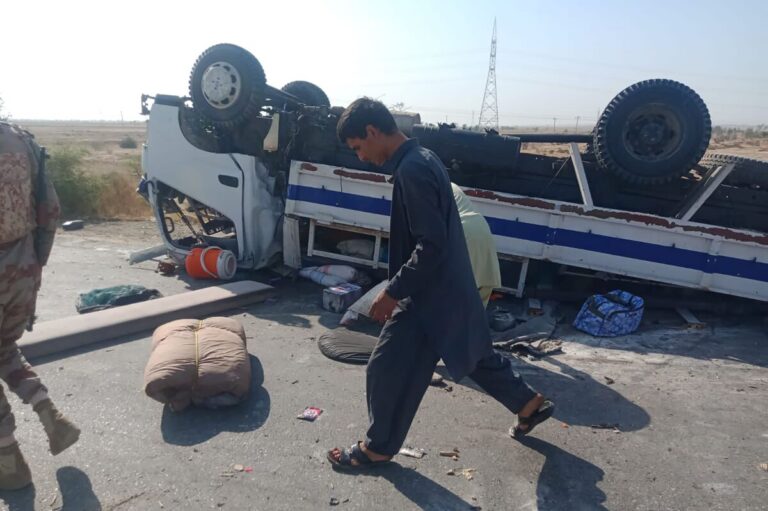 Pakistán: Atentado terrorista deja 10 muertes