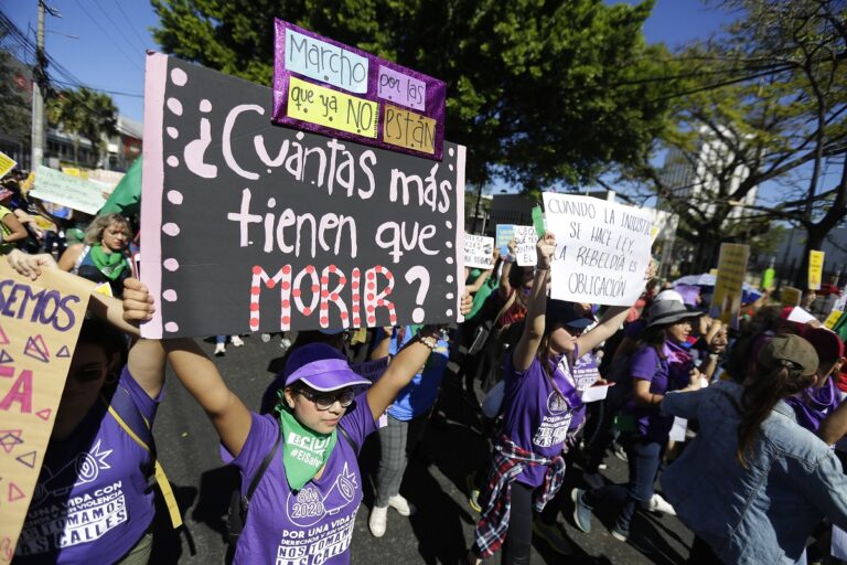 El Salvador desestima la legalización del aborto
