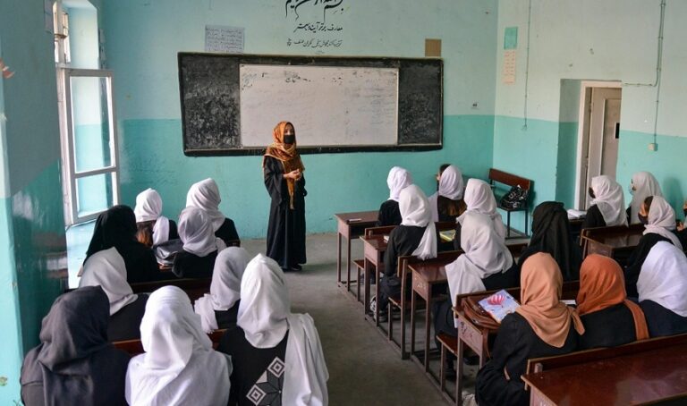 Envenenamiento de niñas en colegios iraníes