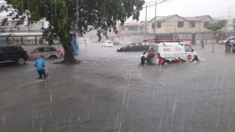 Lluvias en Ecuador: Estado de emergencia en 14 provincias