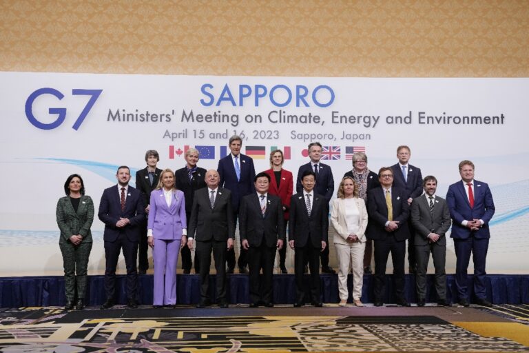 G7: Prometen reducir emisiones de vehículos un 50% para 2035