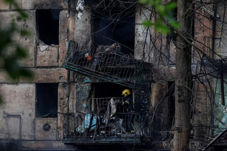 Ataque ruso: 10 muertos en la ciudad de Zelenski