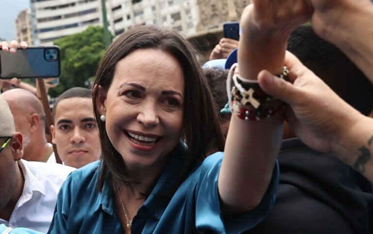 Venezuela: Inhabilitan a la principal competidora de Maduro
