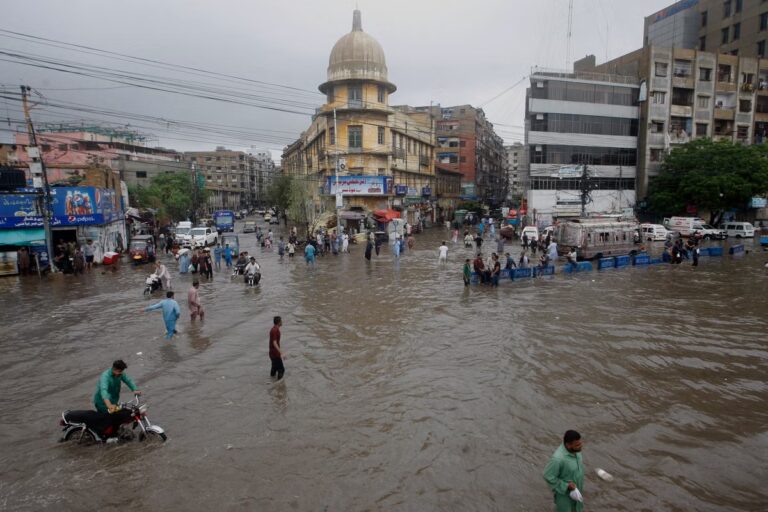 Pakistán: 50 muertos por inundaciones