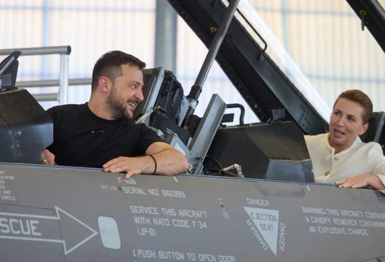 Ucrania recibirá cazass F-16 de Dinamarca y Países Bajos