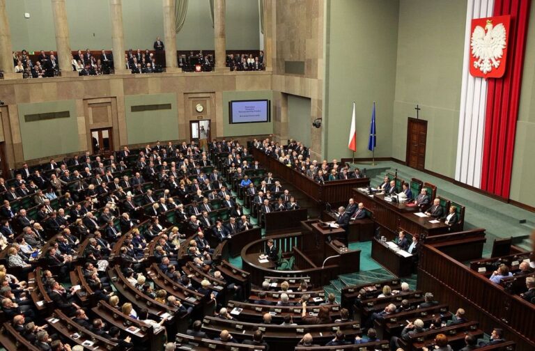 Polonia impulsa referéndum sobre la recepción de migrantes