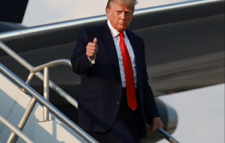Trump: Libre bajo fianza