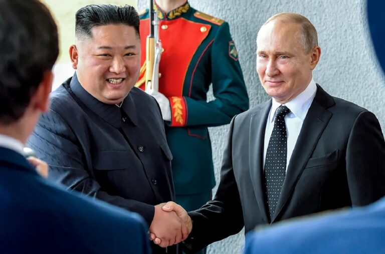 Denuncian cooperación militar entre Putin y Kim Jong-un
