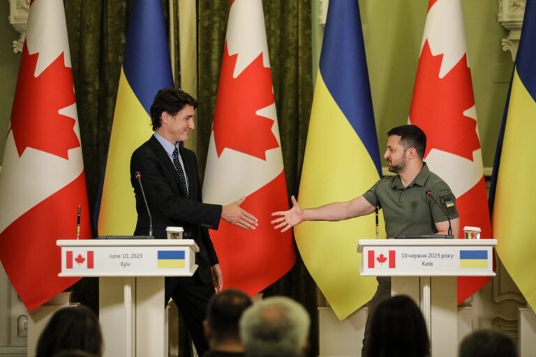 Canadá firmó un acuerdo de libre comercio con Ucrania