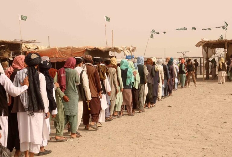 Pakistán da ultimátum a refugiados afganos