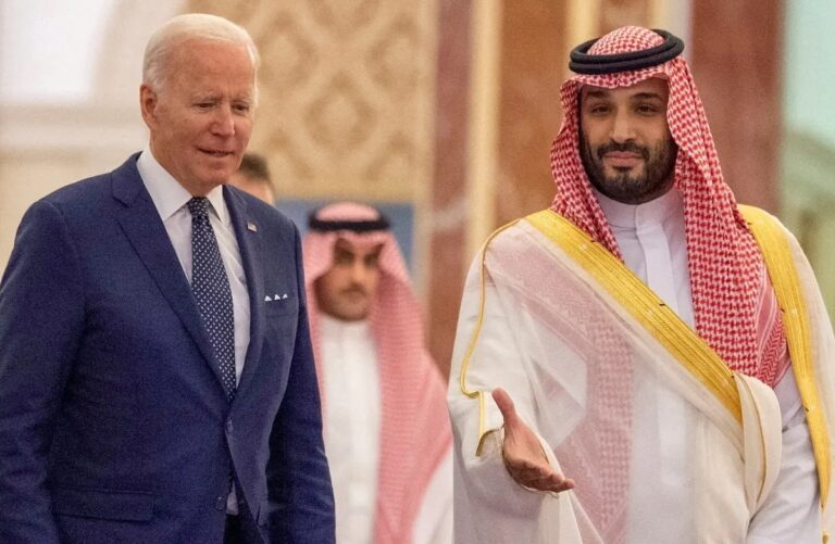 Biden y bin Salmán piden “inmediata” liberación de rehenes