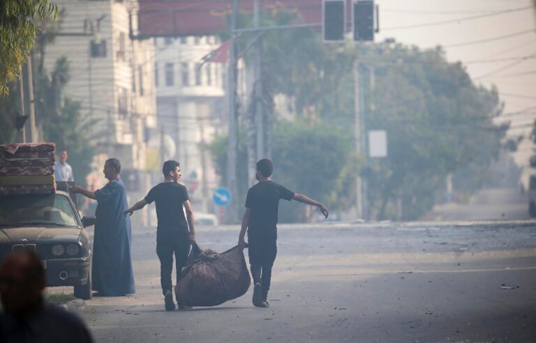 Gaza: Más de 338.000 personas desplazadas
