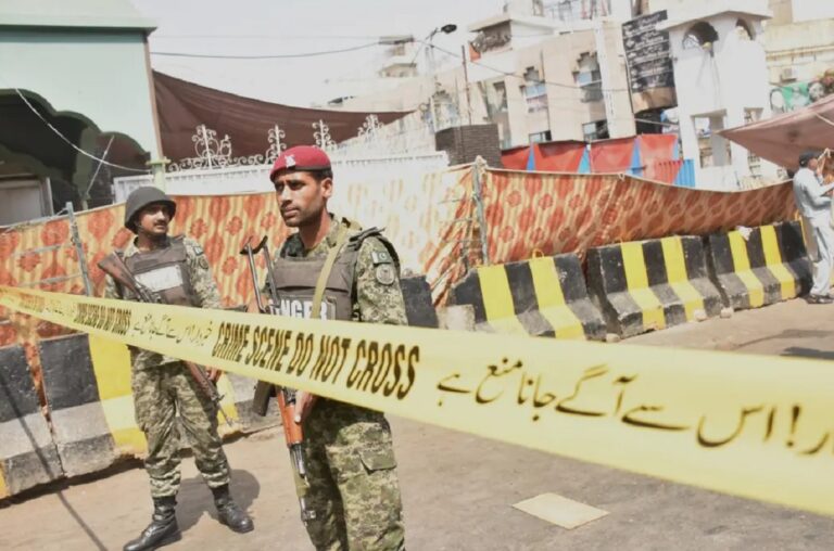 Pakistán: Bomba deja al menos 57 muertos