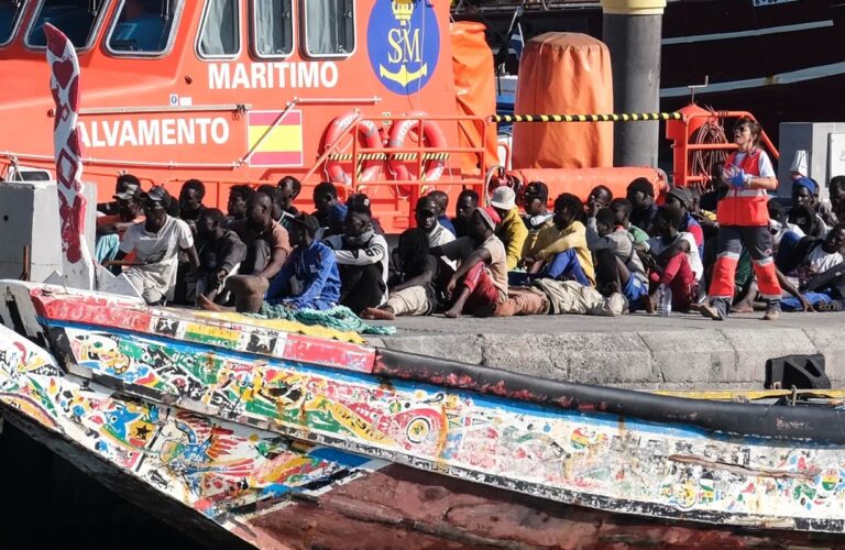 Más de 500 migrantes rescatados frente a las Islas Canarias