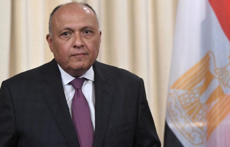 Egipto: El desplazamiento de palestinos amenazará la paz