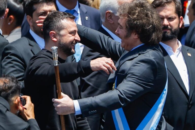 Milei asumió la presidencia de Argentina, y recibió a Zelenski