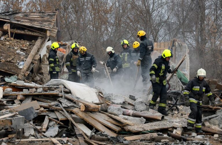 Rusia continúa atacando infraestructura civil ucraniana