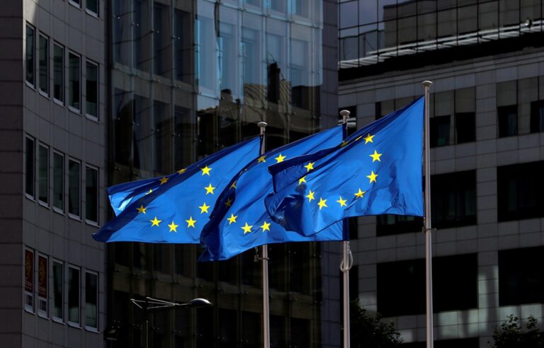 La UE sancionó reglas para limitar la Inteligencia Artificial (IA)