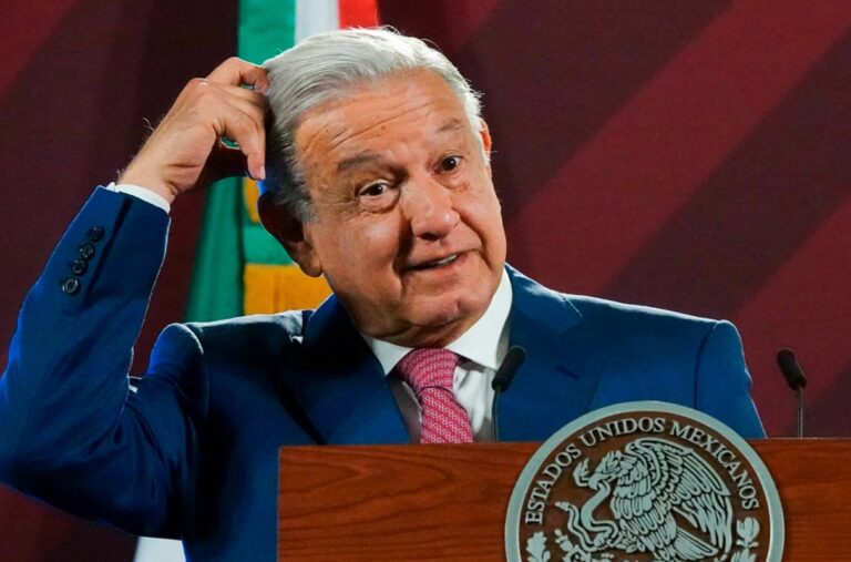 Acusan a AMLO de reprimir a grupos indígenas