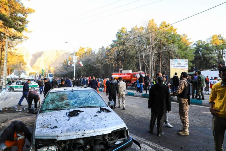 Irán: Más de 100 muertos tras una doble explosión