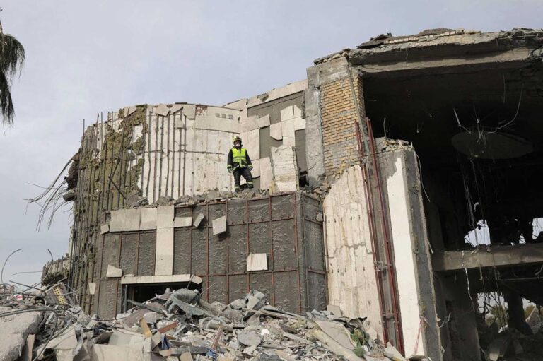 Pakistán e Irán cruzan ataques que elevan la tensión en la región