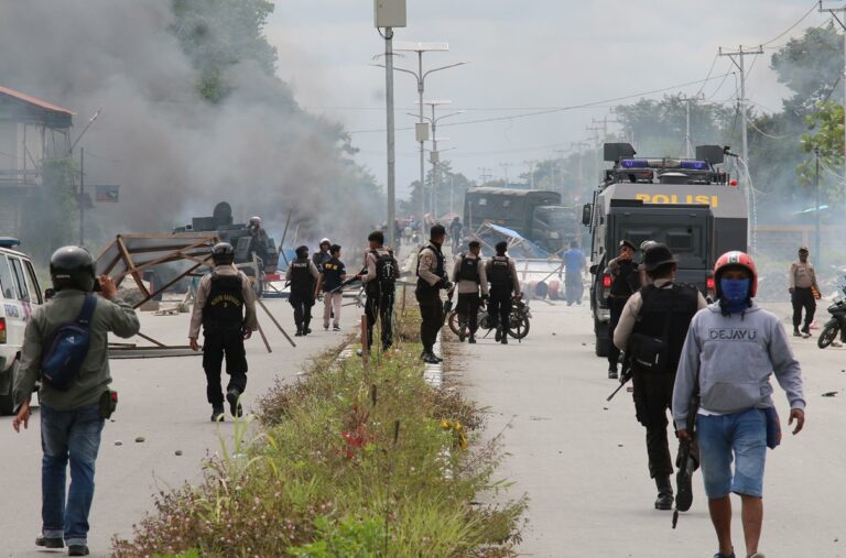 Papúa Nueva Guinea: Rebelión policial, muertos y saqueos