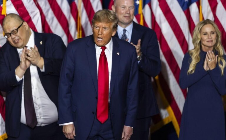 Trump volvió a hablar de «invasión migrante»